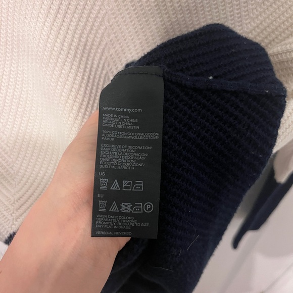 Tommy Hilfiger sweater - Picture 4 of 5